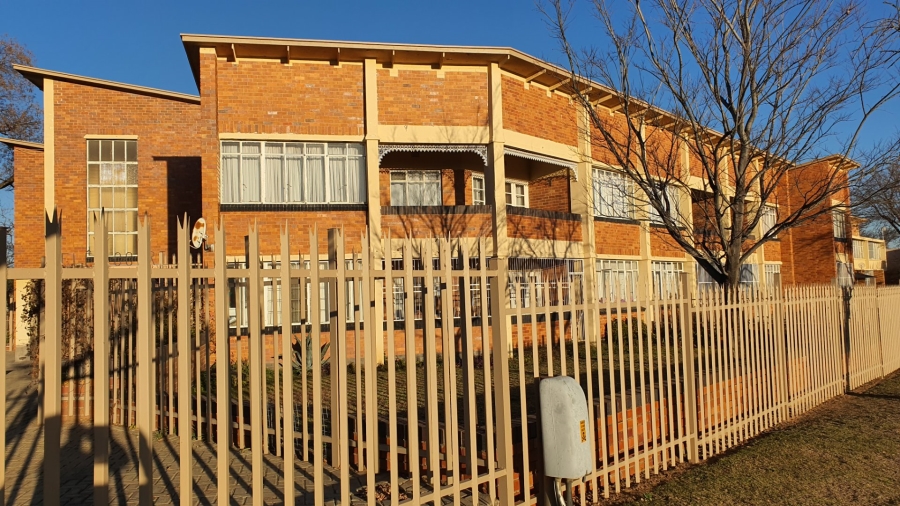 2 Bedroom Property for Sale in Kroonheuwel Free State